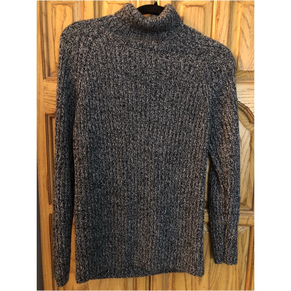 TURTLENECK SWEATER